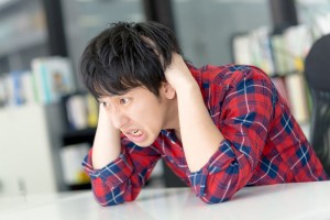 心配する