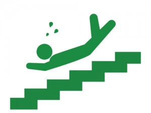 階段を落ちる